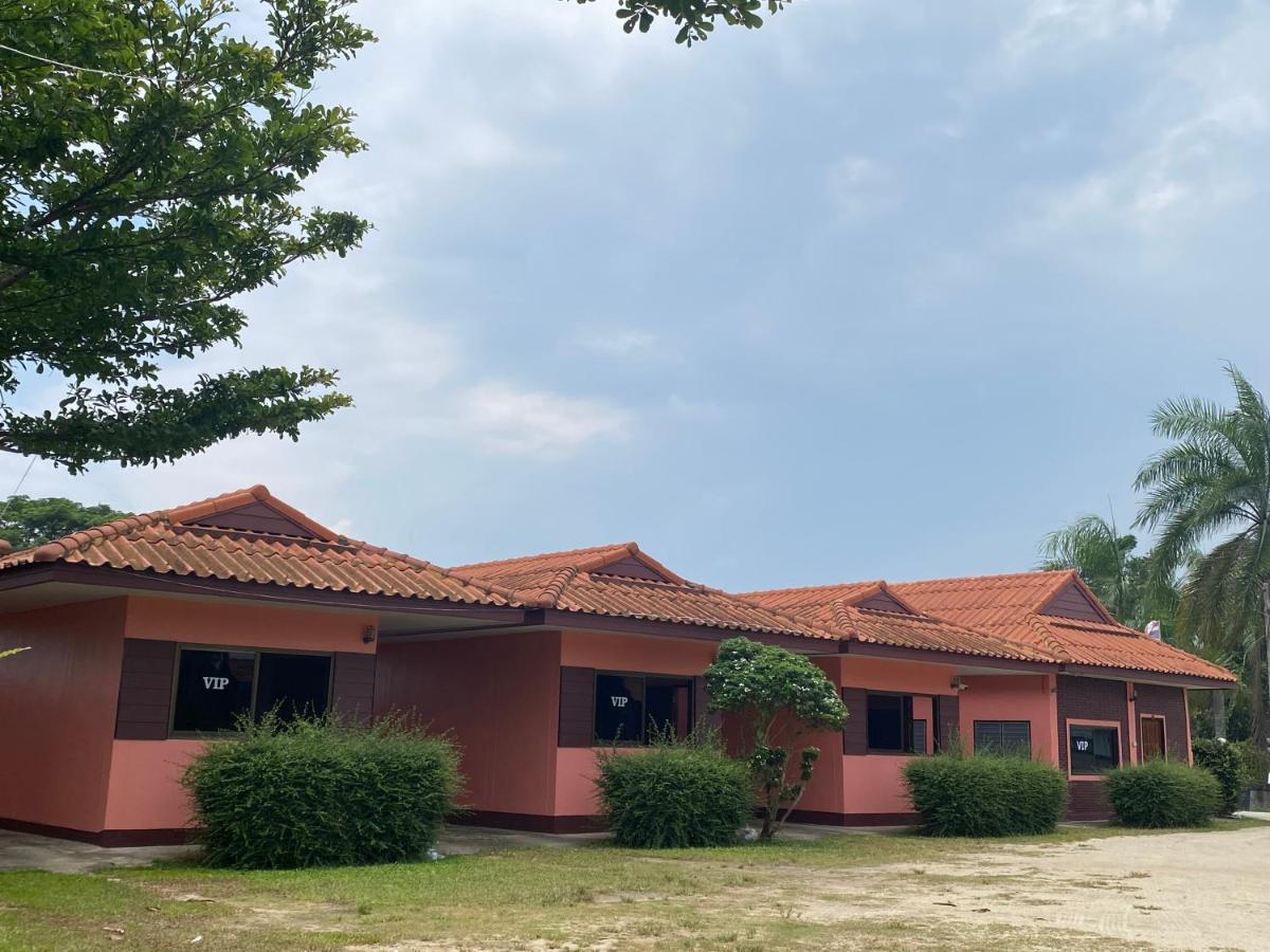 โพธิ์ทองริมทุ่ง Pothong Rimtung Hotel ファン エクステリア 写真