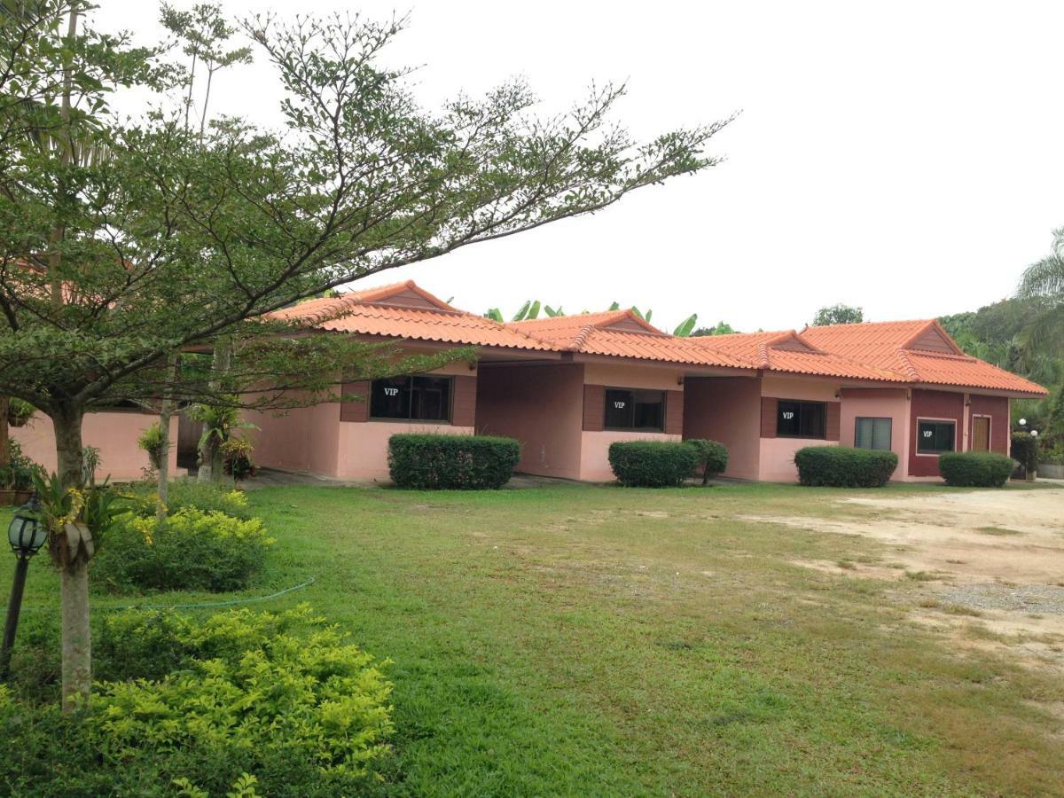 โพธิ์ทองริมทุ่ง Pothong Rimtung Hotel ファン エクステリア 写真
