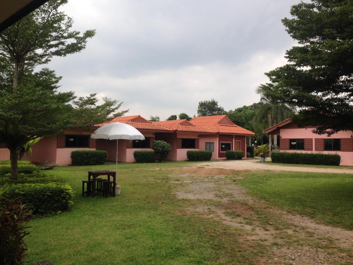โพธิ์ทองริมทุ่ง Pothong Rimtung Hotel ファン エクステリア 写真